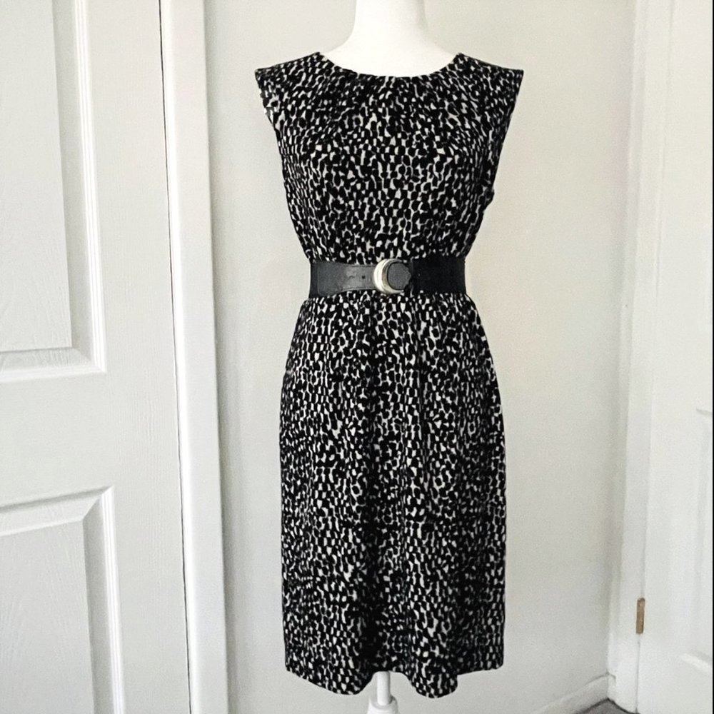 DANA BUCHMAN Sleeveless Black White Belted Sheath Dress